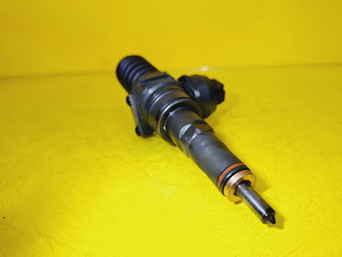 Audi A4 B6 suuttimen pumppu 1.9 TDI AVF DRC129944 image 7
