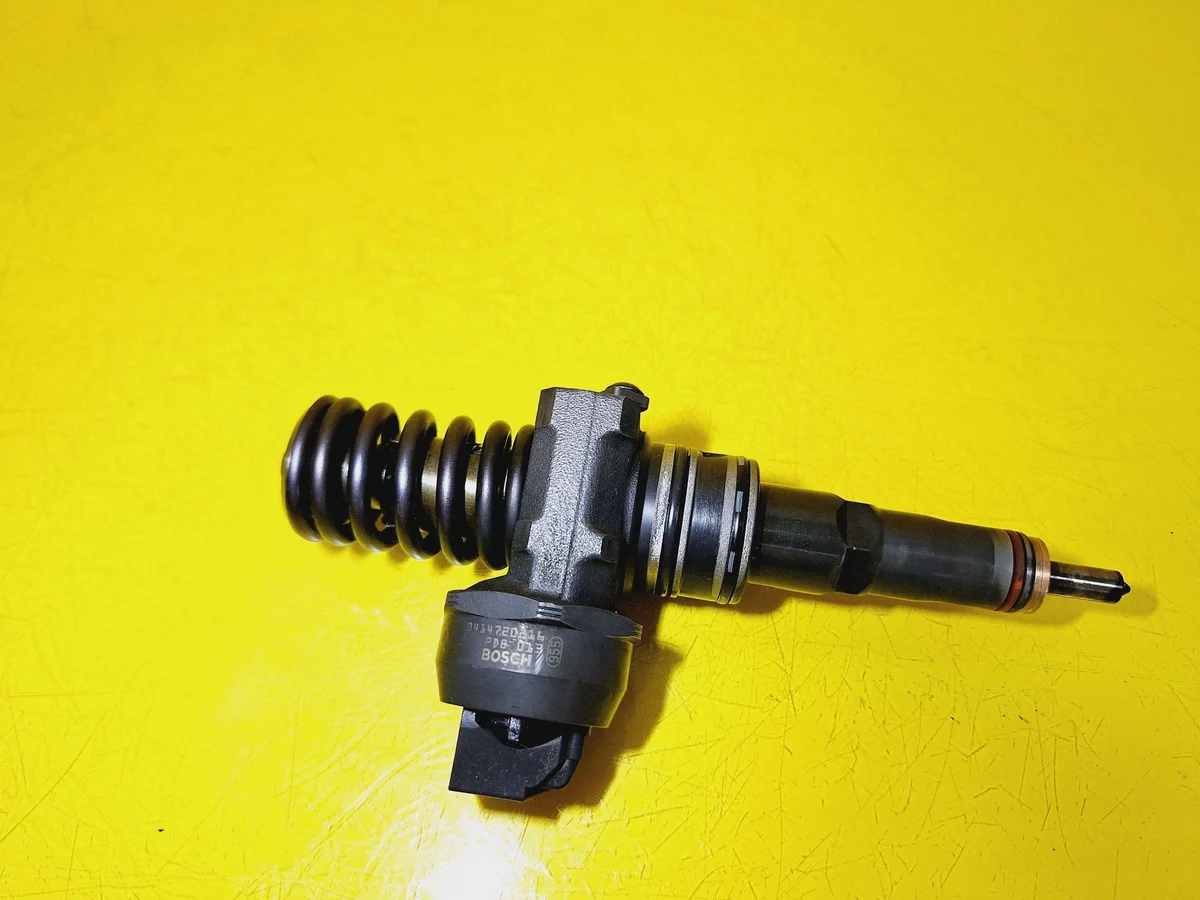 Audi A4 B6 suuttimen pumppu 1.9 TDI AVF DRC129944 image 8