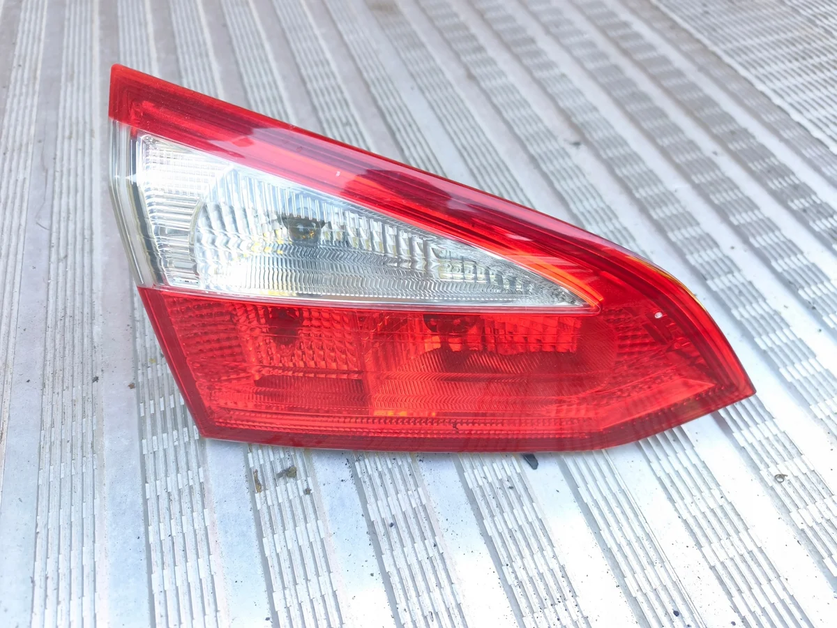 Feu arrière gauche Ford Focus III BM51-13A603-BC