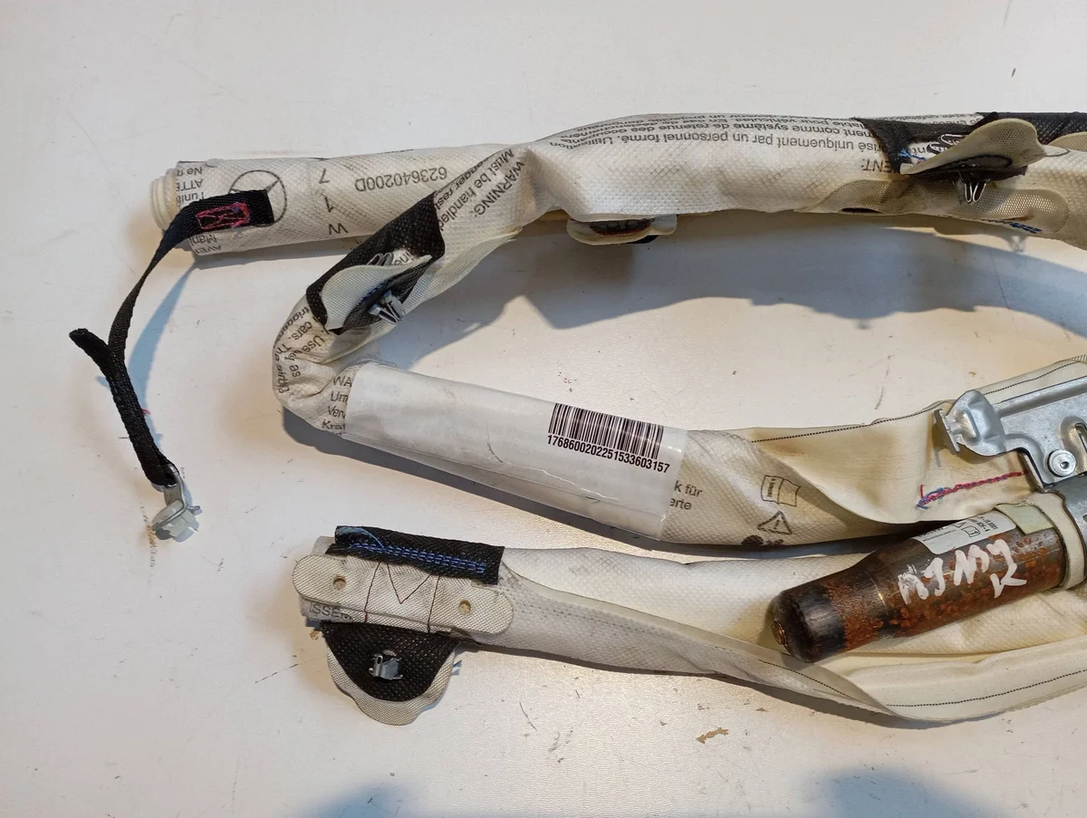 Ilmasäleikkö Mercedes A-sarja 176 oikea DKS679 image 3