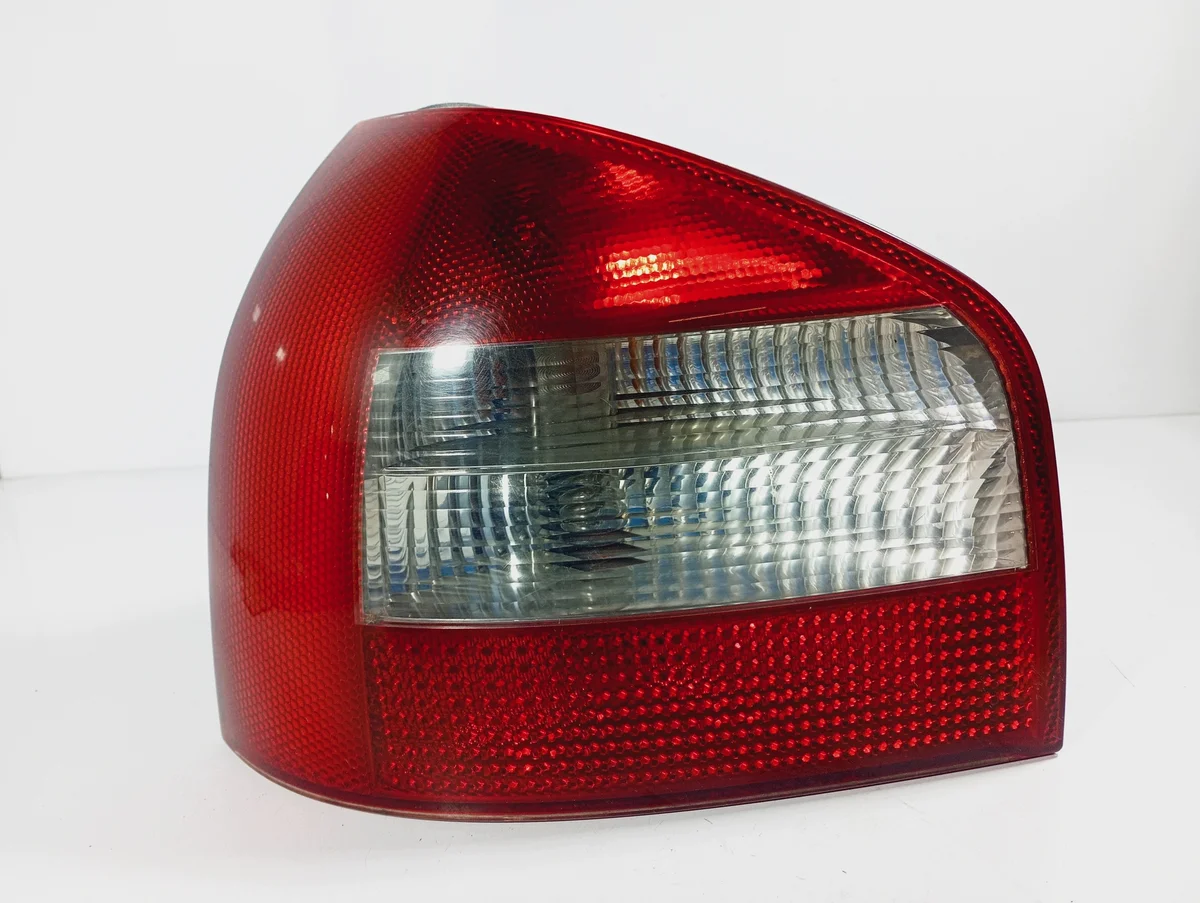 Audi A3 8L Rückleuchte links 8L0945095B image 3