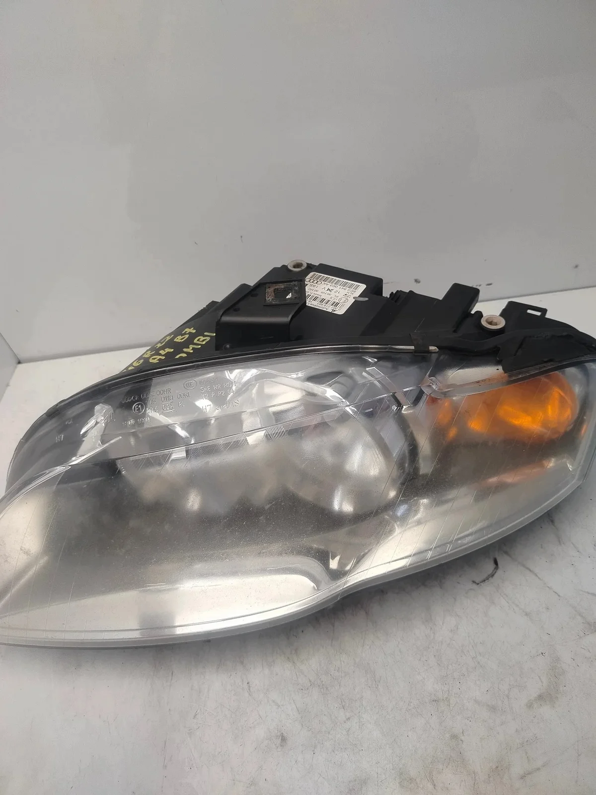 Phare gauche Audi A4 B7 46R22 RL image 4