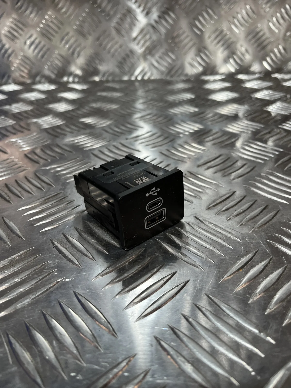USB-poort Ford Kuga MK3 20- NX7T-14F014-AD