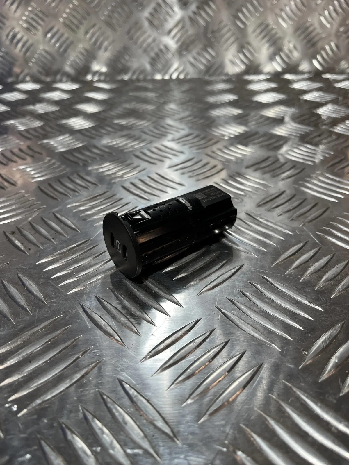 Ford Kuga Mk3 USB Socket PU5T-19J211-FA