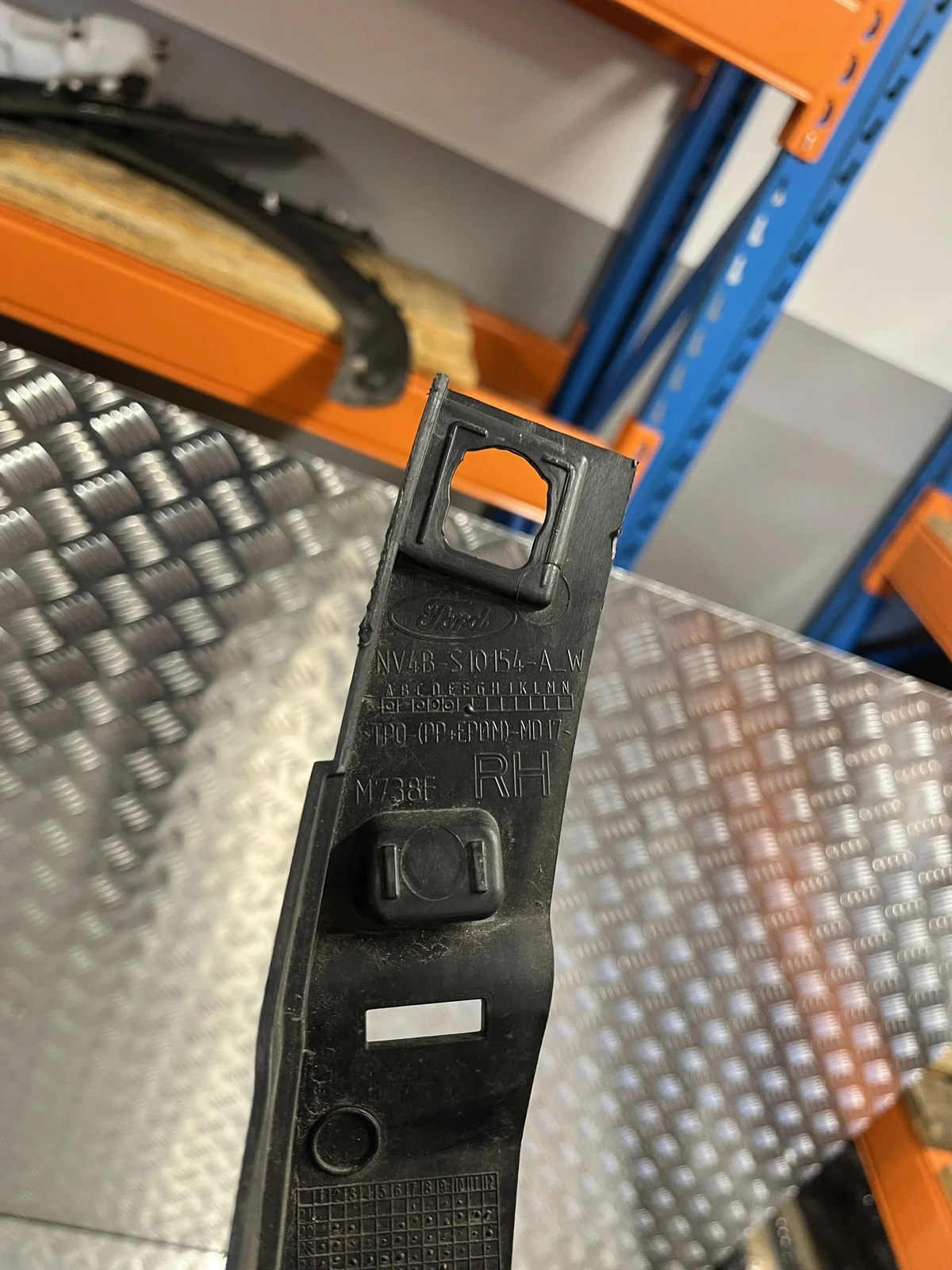 Ford Kuga Mk3 NV4B-S10154 helmalista oikea image 3