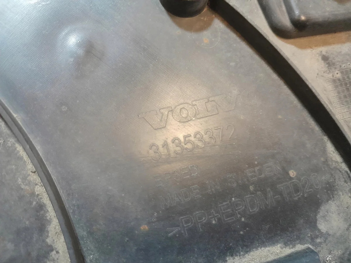 Volvo Cache inférieur moteur 31353372 image 8