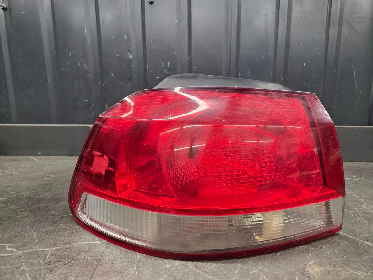 Luz trasera izquierda VW Golf VI 5K0945111