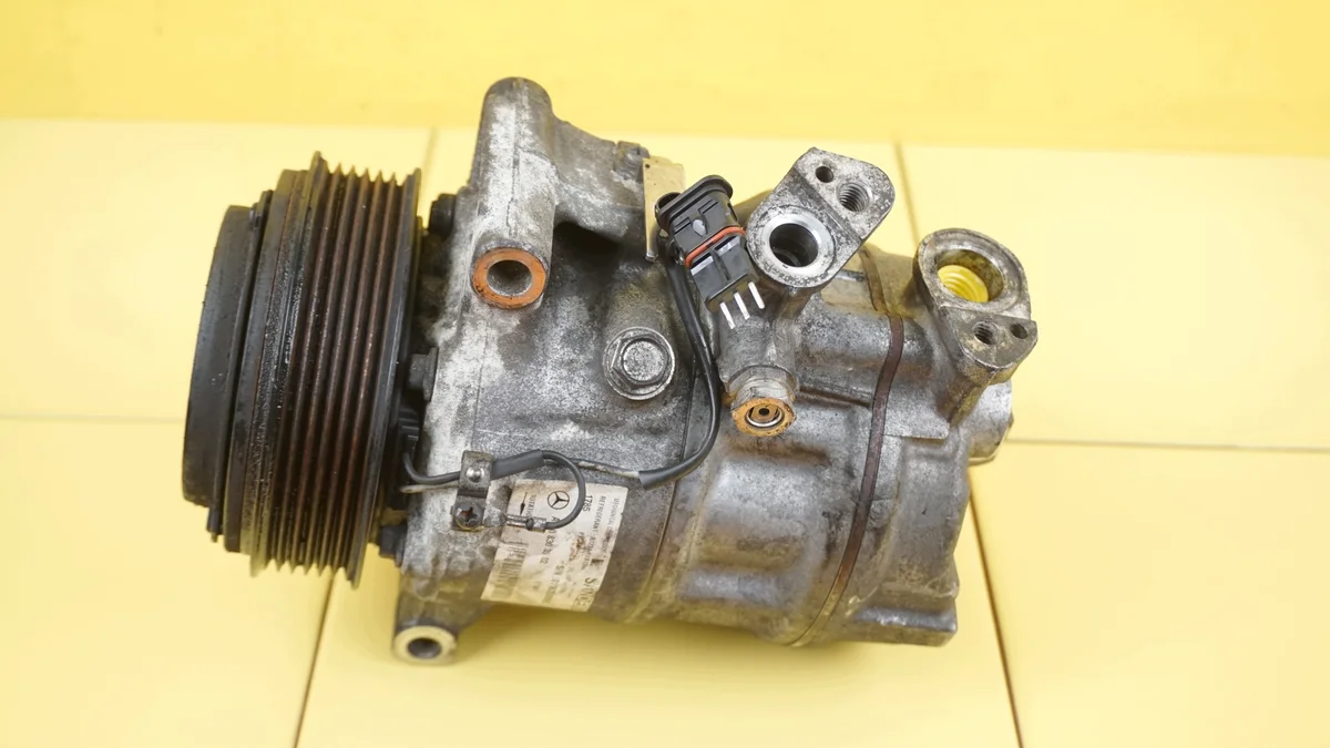 Mercedes-Benz Sprinter W907 Klimakompressor A0008303902
