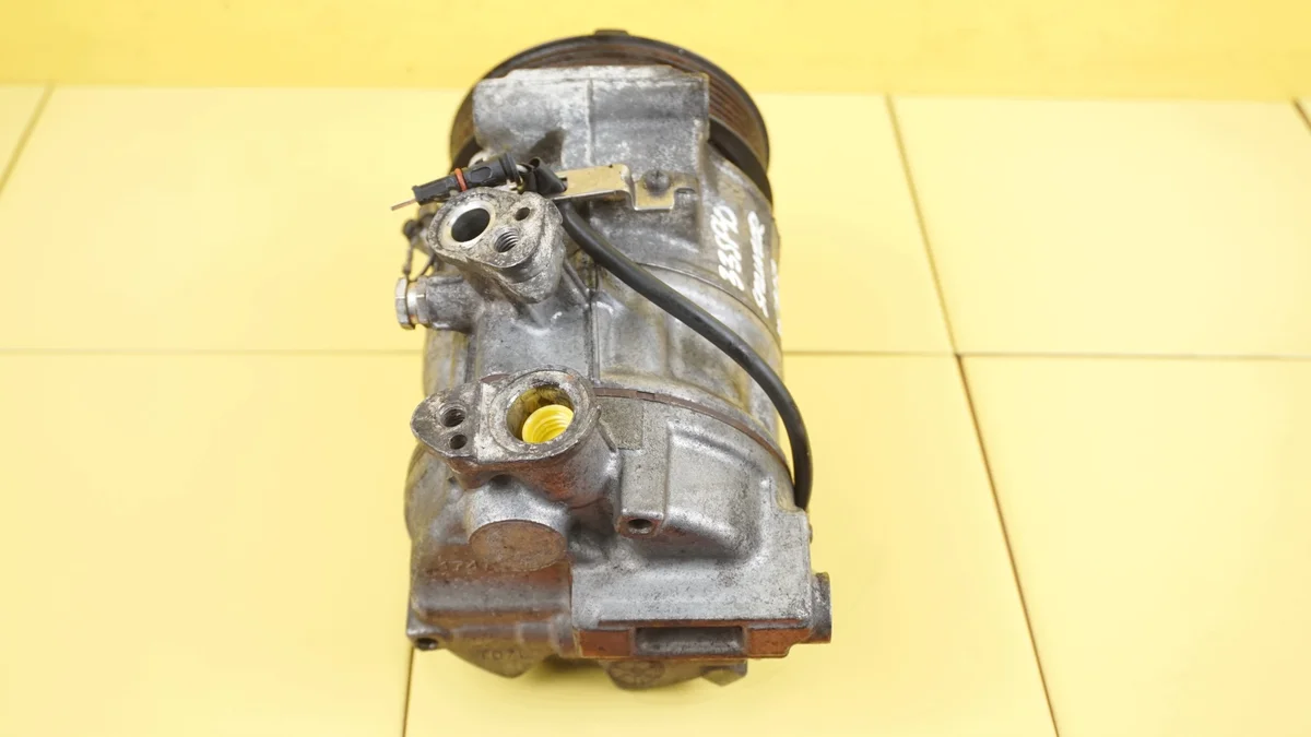 Mercedes-Benz Sprinter W907 Klimakompressor A0008303902 thumbnail 1