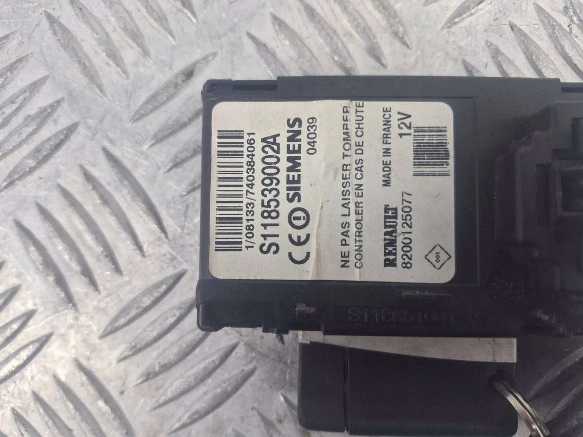 Lecteur de carte Renault Scenic II 8200125077 image 4
