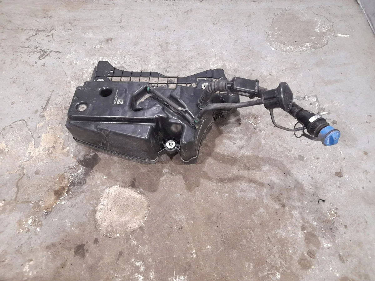 AdBlue-tank Mercedes-Benz E W213 A2134706001