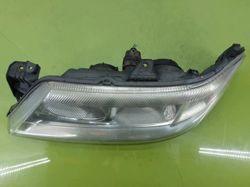 Phare avant gauche Renault Laguna II 9060906102A