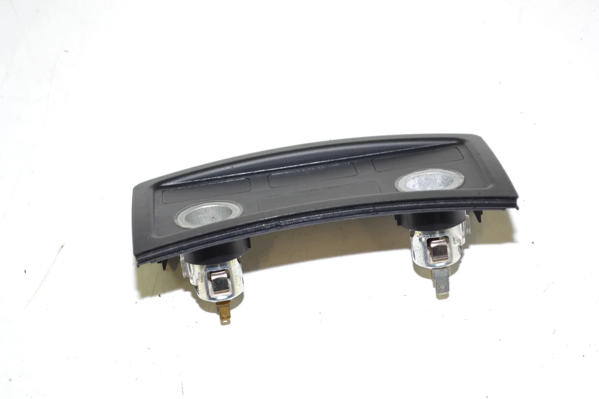 Cache prise AUX BMW E60 E61 9117364 image 3