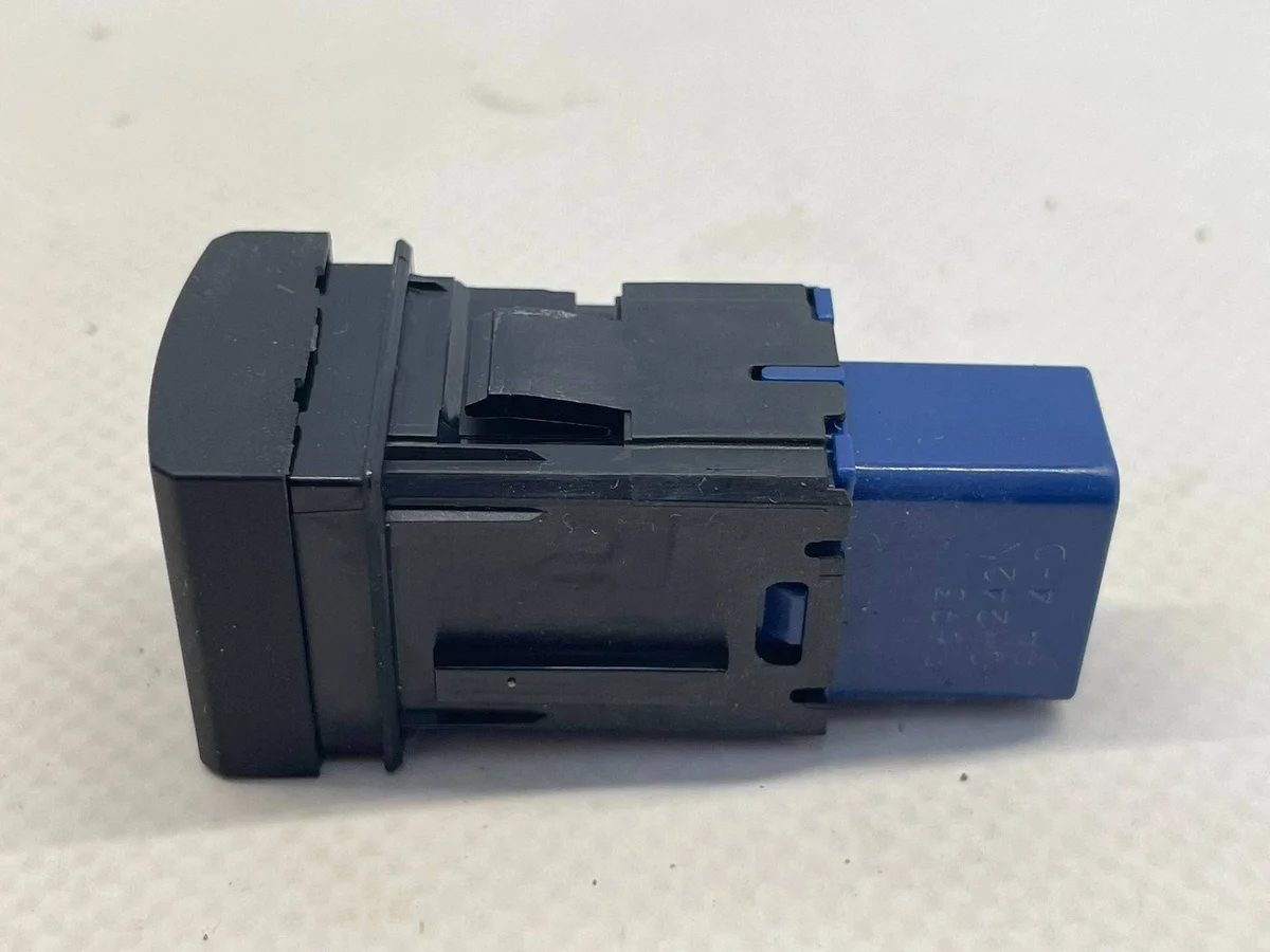 Interruptor ESP OFF Toyota Corolla E21 OYT35947 image 5