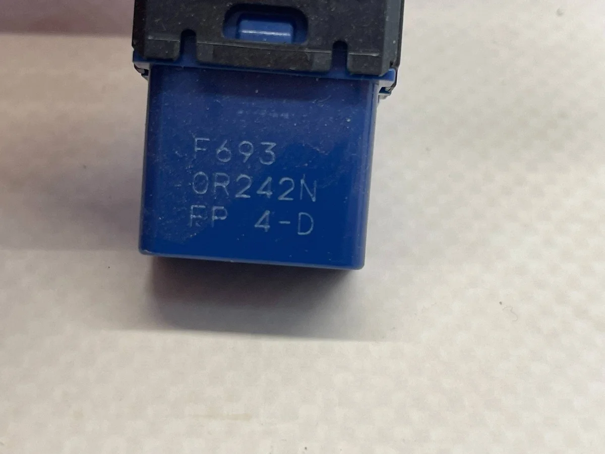 Interruptor ESP OFF Toyota Corolla E21 OYT35947 image 6