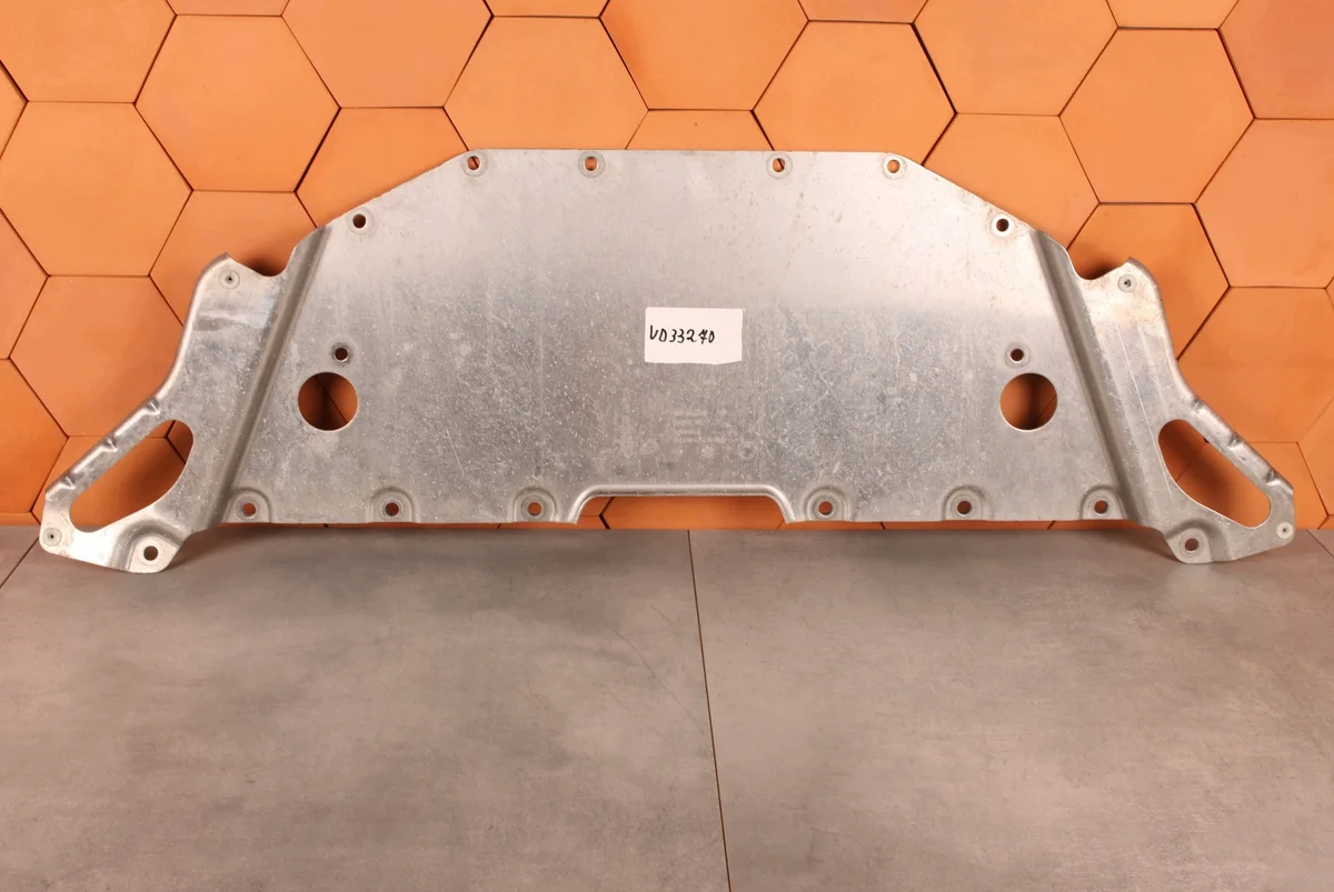 BMW i3 I01 Untere Motorabdeckung 6858282 image 3