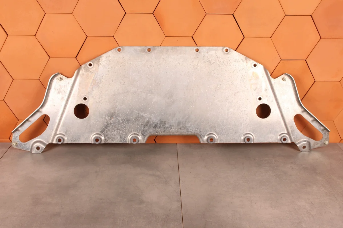BMW i3 I01 Untere Motorabdeckung 6858282 image 4