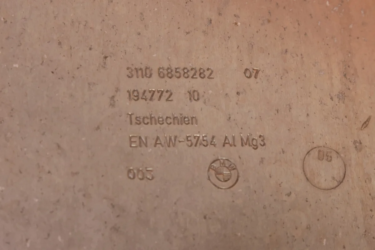 BMW i3 I01 Untere Motorabdeckung 6858282 image 6