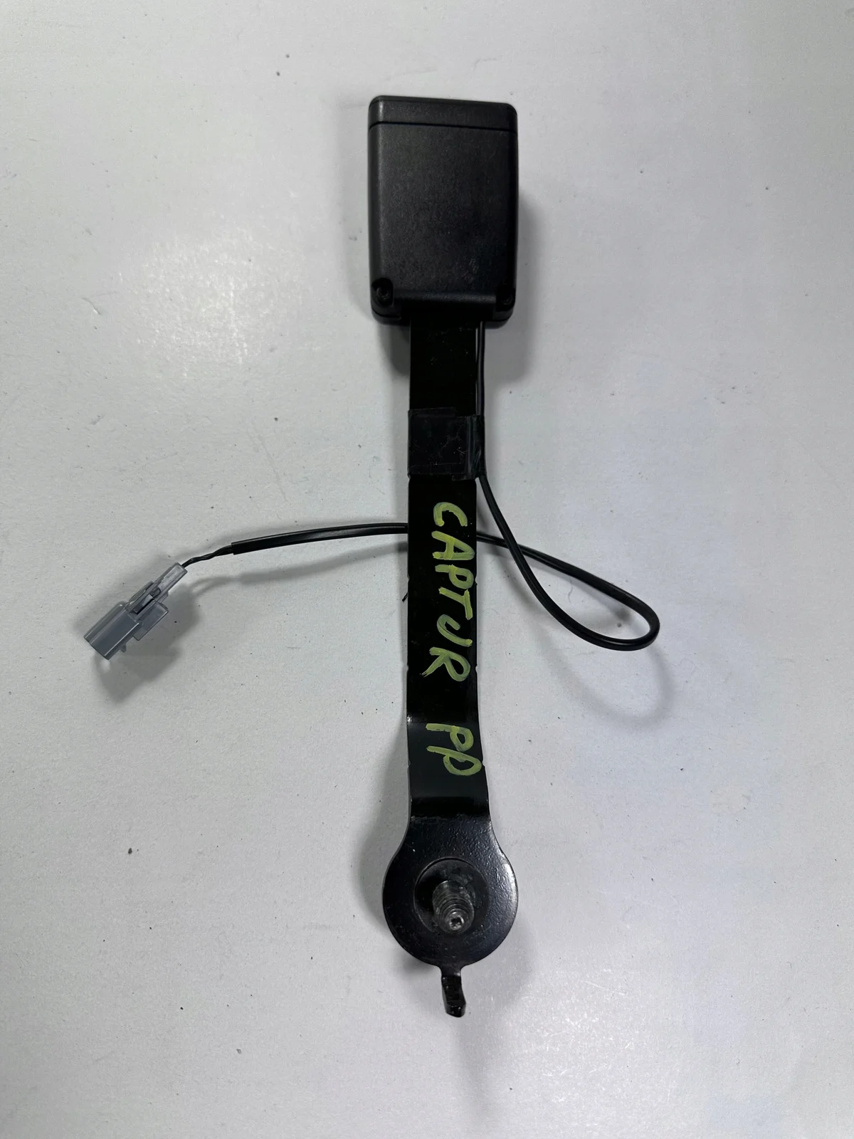 Turvavyön lukon kiinnike Renault Captur I 878177659R
