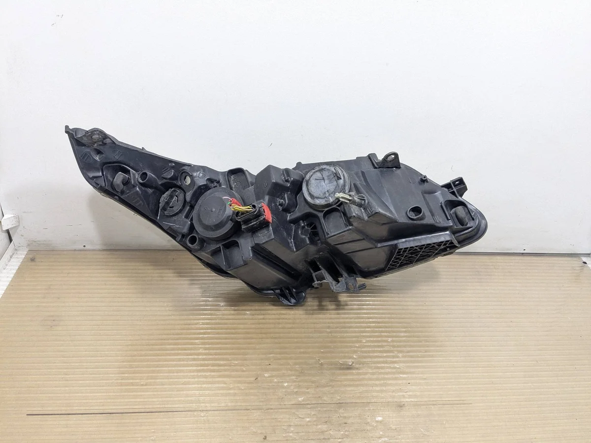 Citroen C4 Farol Esquerdo 20A664B image 3