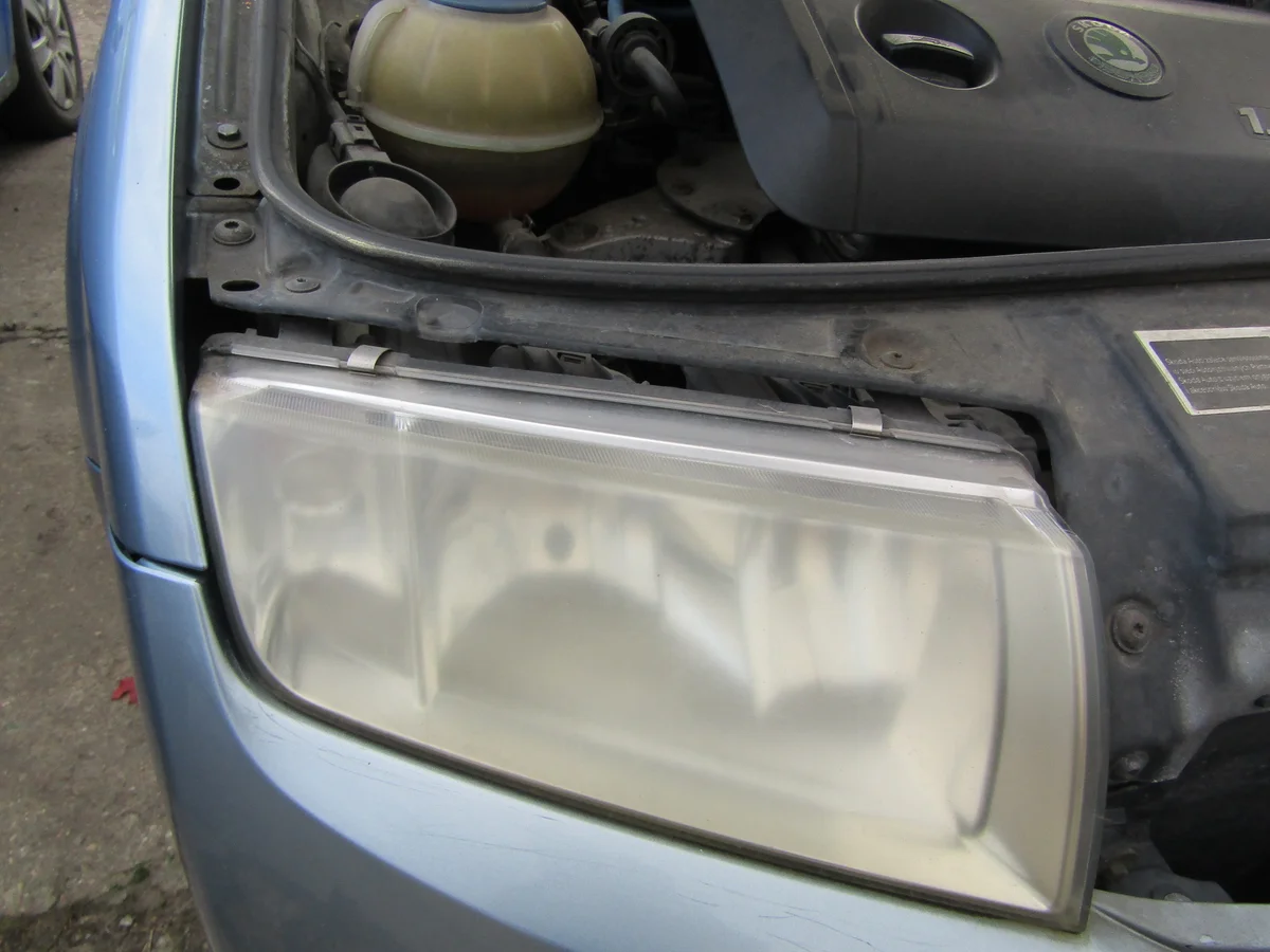 Skoda Fabia I 6Y ajovalo oikea