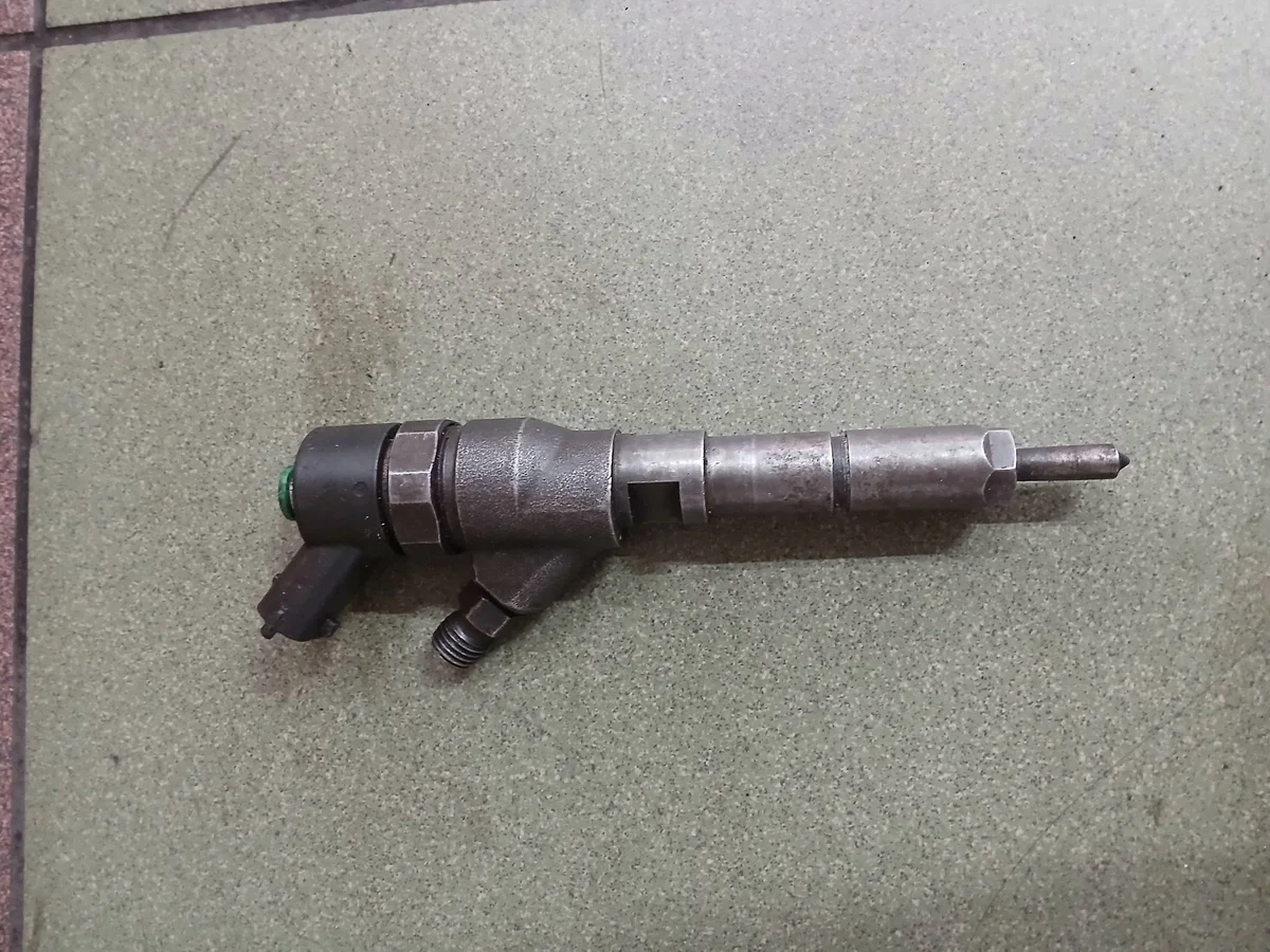 Brandstofinjector Peugeot 0445110008