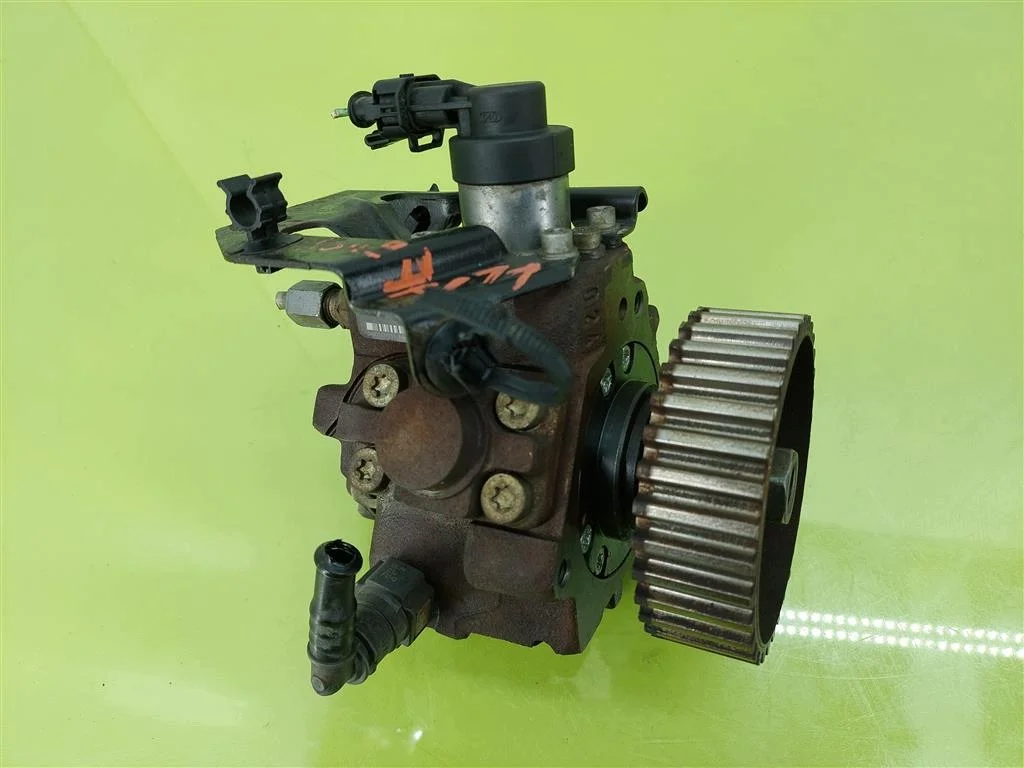 Bränslepump Citroen C3 1.6HDI 0445010102