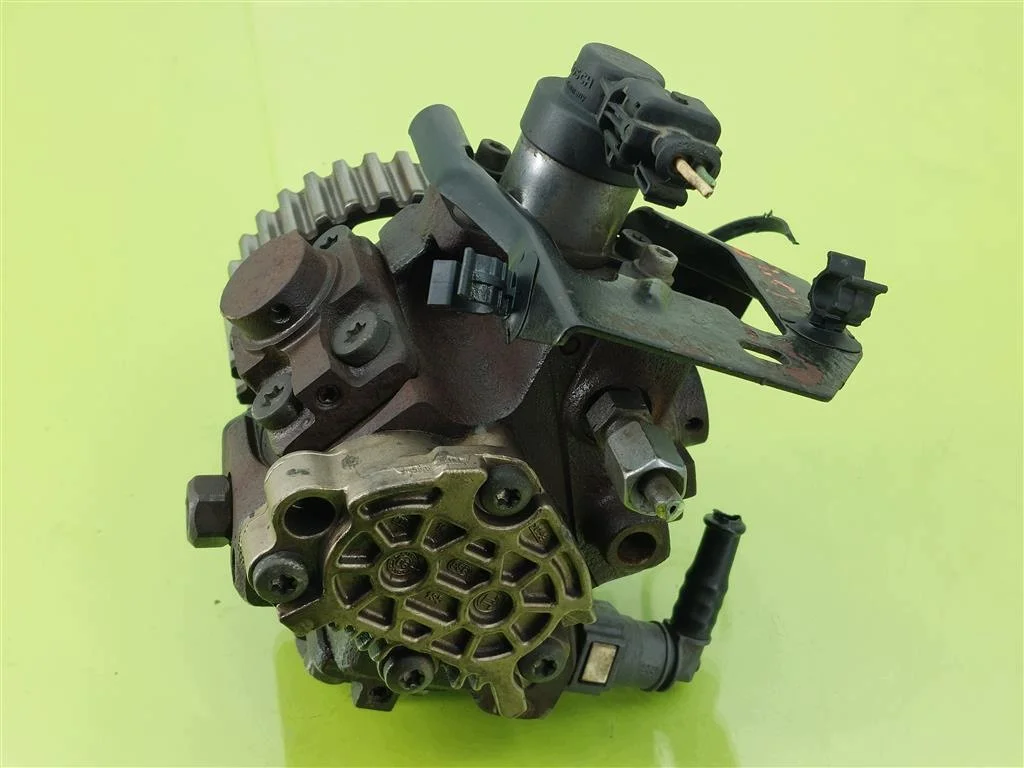 Injection Pump Citroen C3 1.6HDI 0445010102 image 3