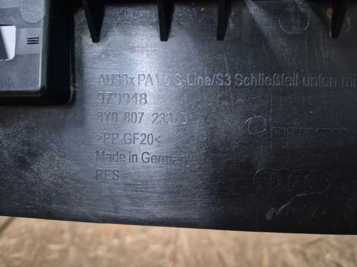Audi A3 8Y 8Y0807233 Untere Stoßfängerabdeckung vorne image 5