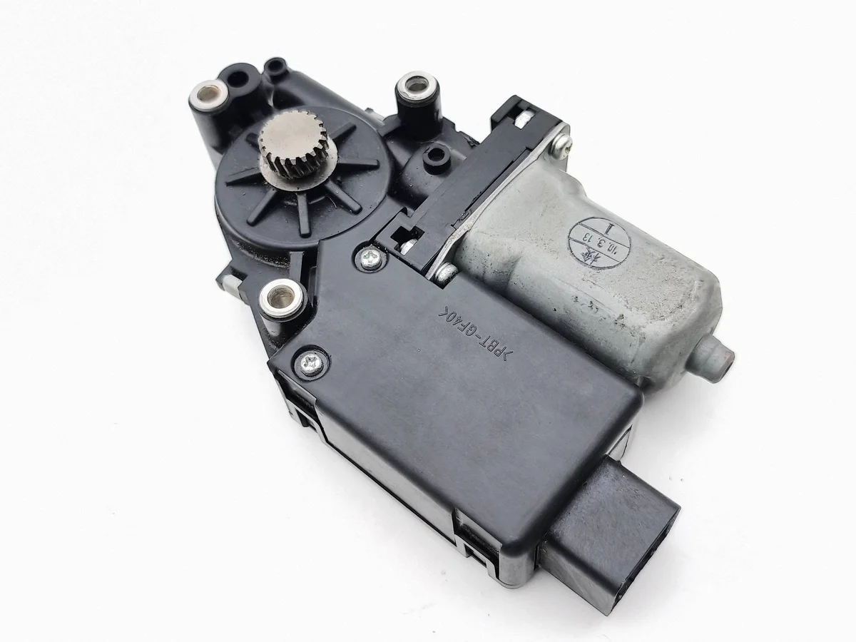 Moteur de toit ouvrant Mazda CX-7 7704678D image 4