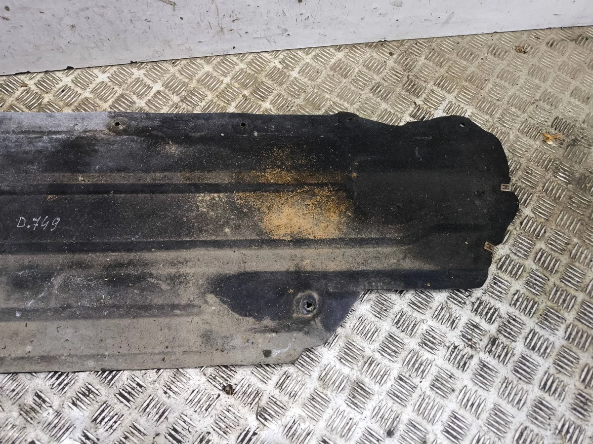 Cache sous-châssis Ford Focus JX6BF11132A