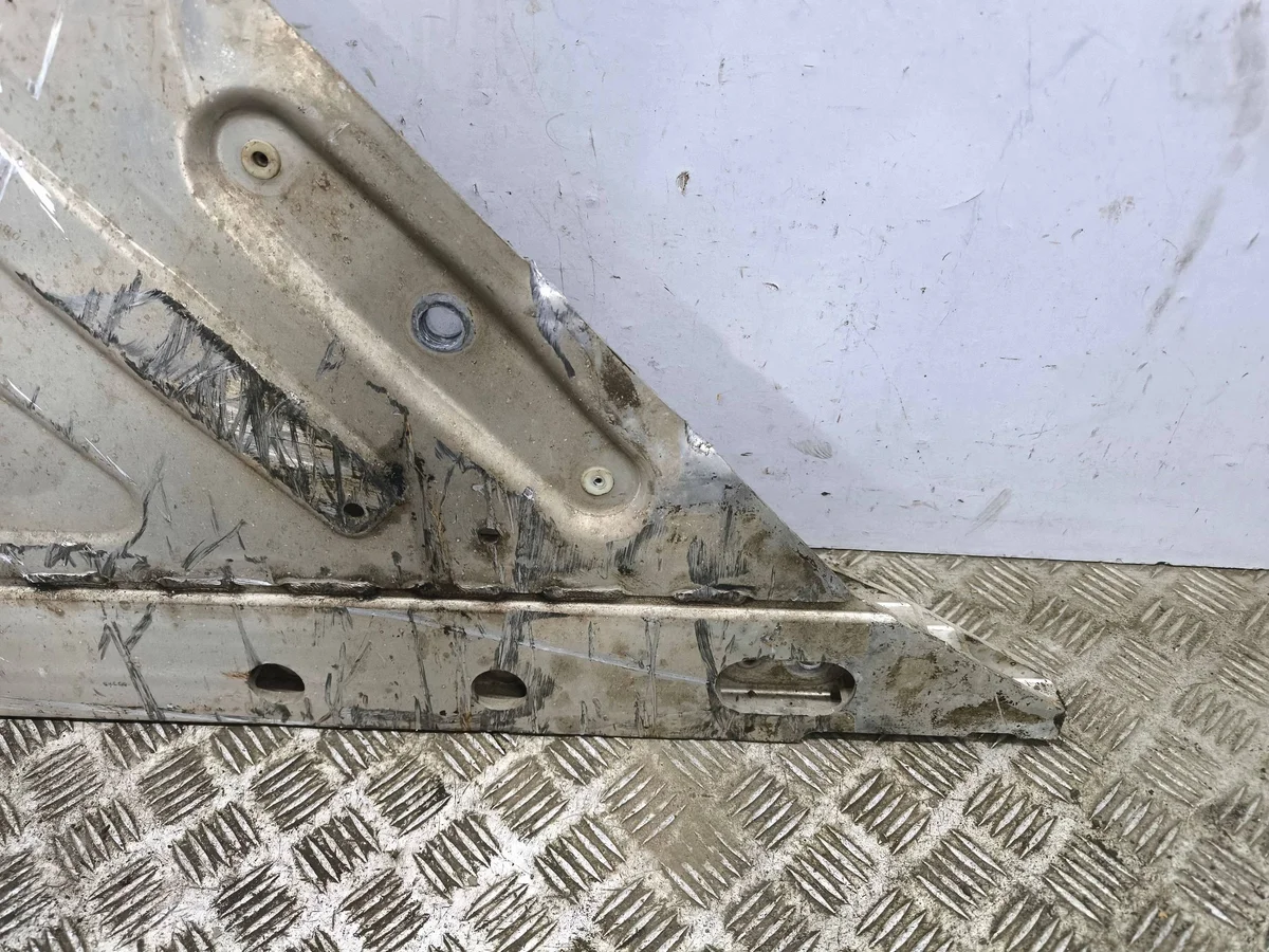Cache sous moteur BMW iX2 (U10) 6835400