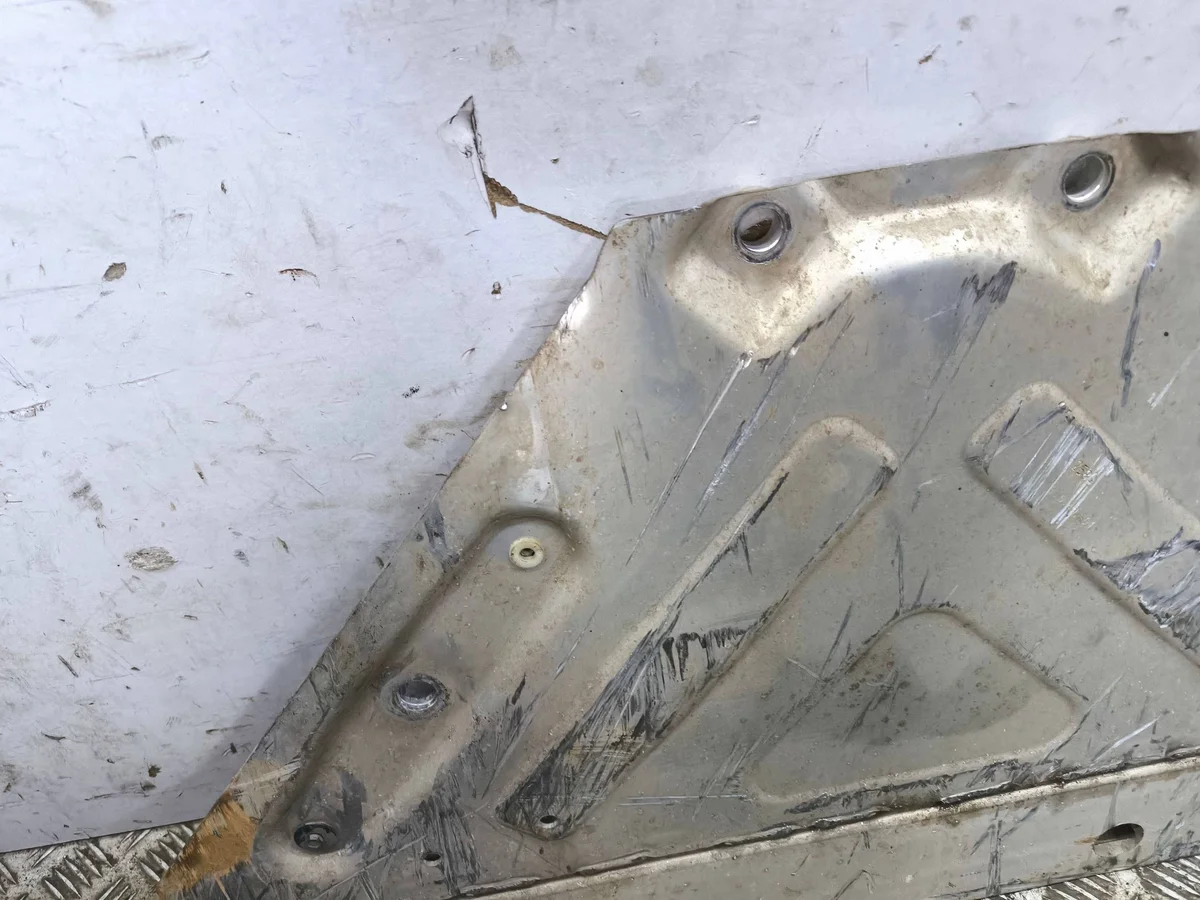 Cache sous moteur BMW iX2 (U10) 6835400 image 4