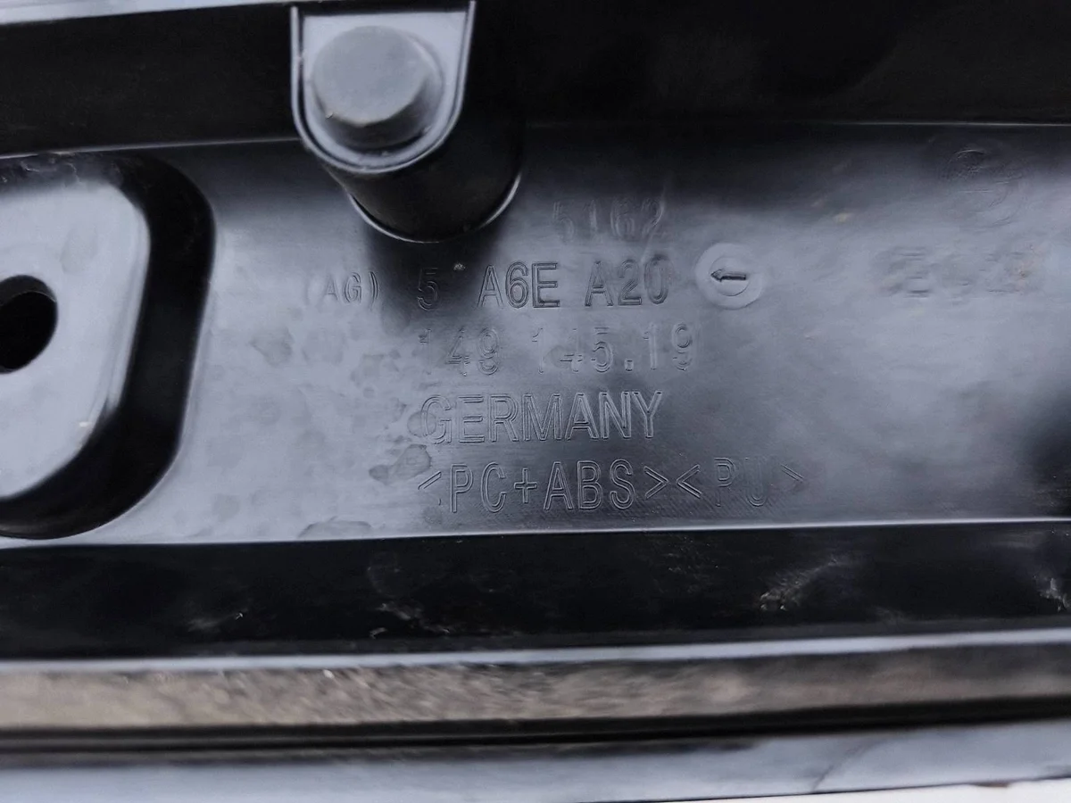BMW iX2 (U10) Spoiler de coffre 5A6EA20 image 9