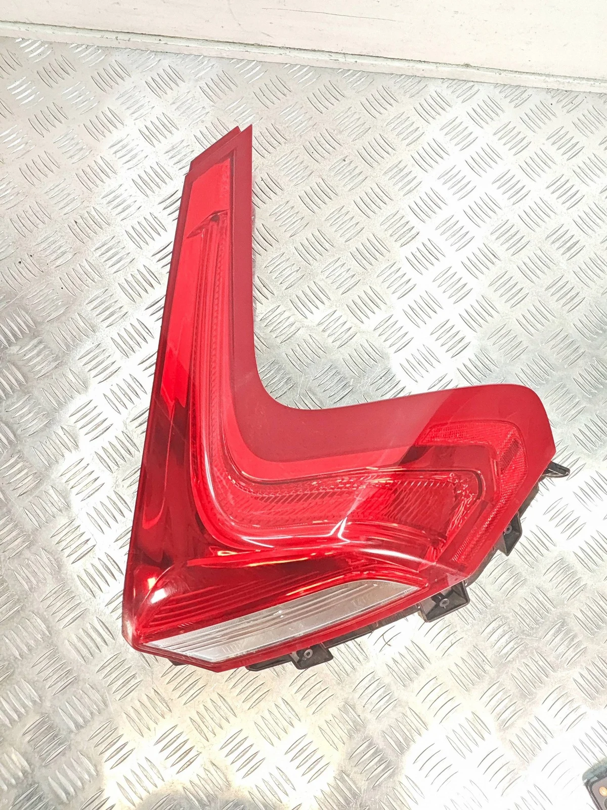 Luz trasera derecha Volvo V40 II 31395845 image 5