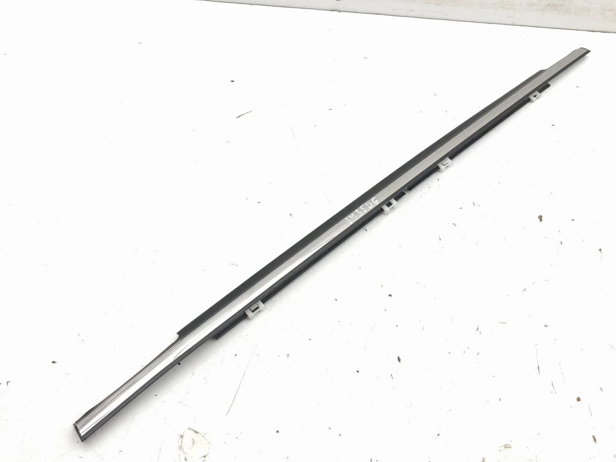 Koristelista Mitsubishi Outlander AMD272943