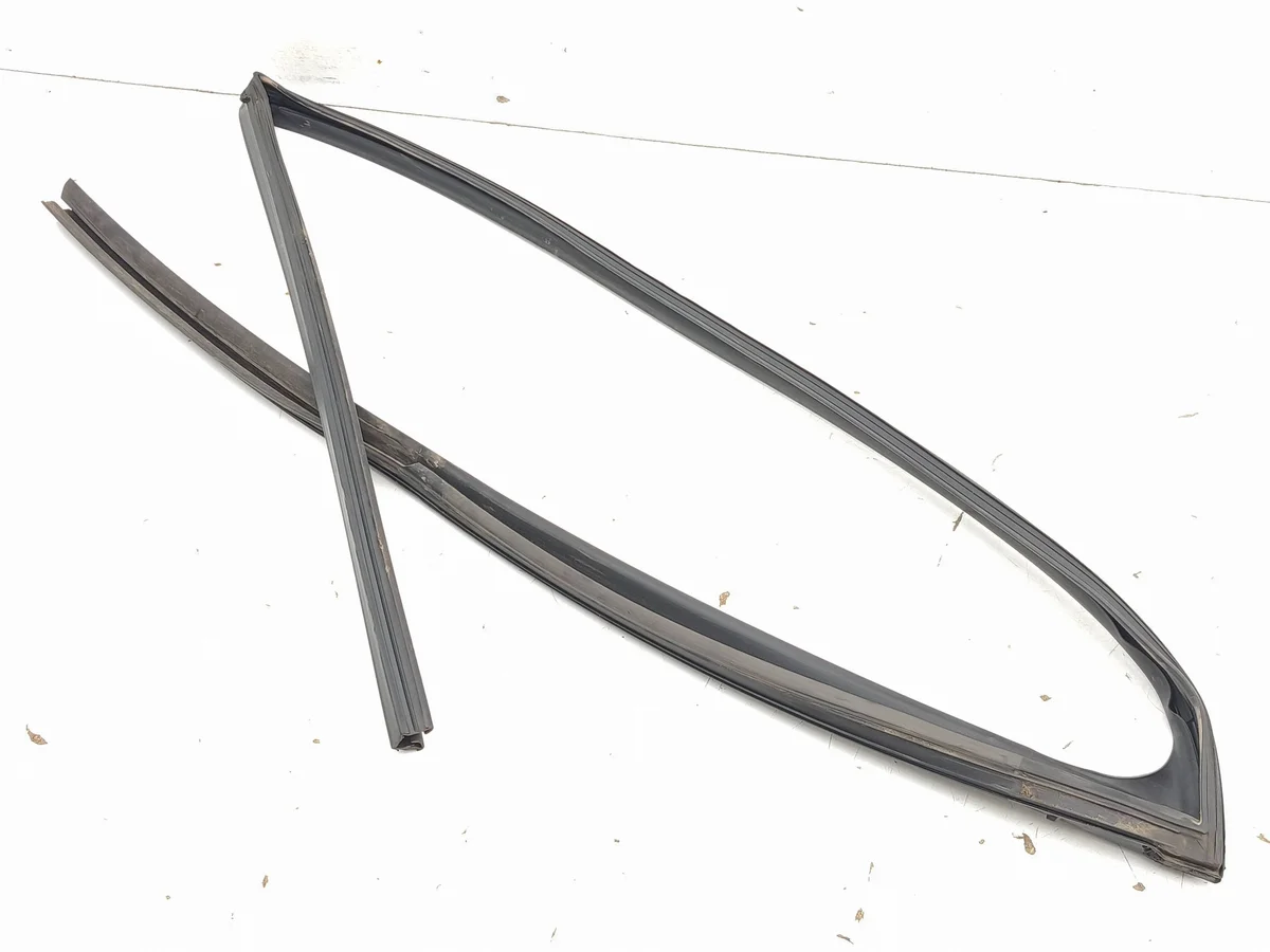 Toyota Corolla E21 2021 Dörrlists tätning 6815102380