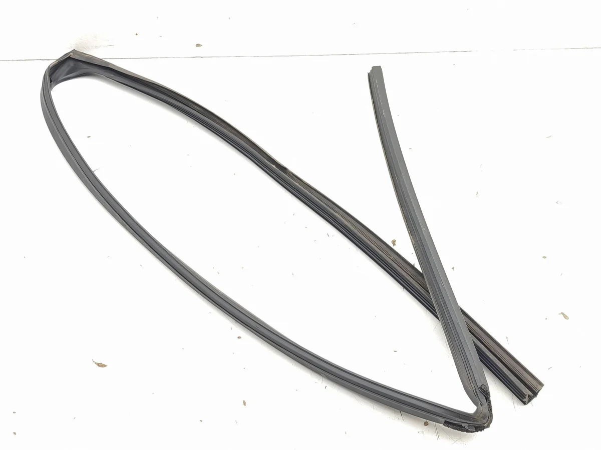 Joint de vitre de porte avant Toyota Corolla E210 6815102380 image 3