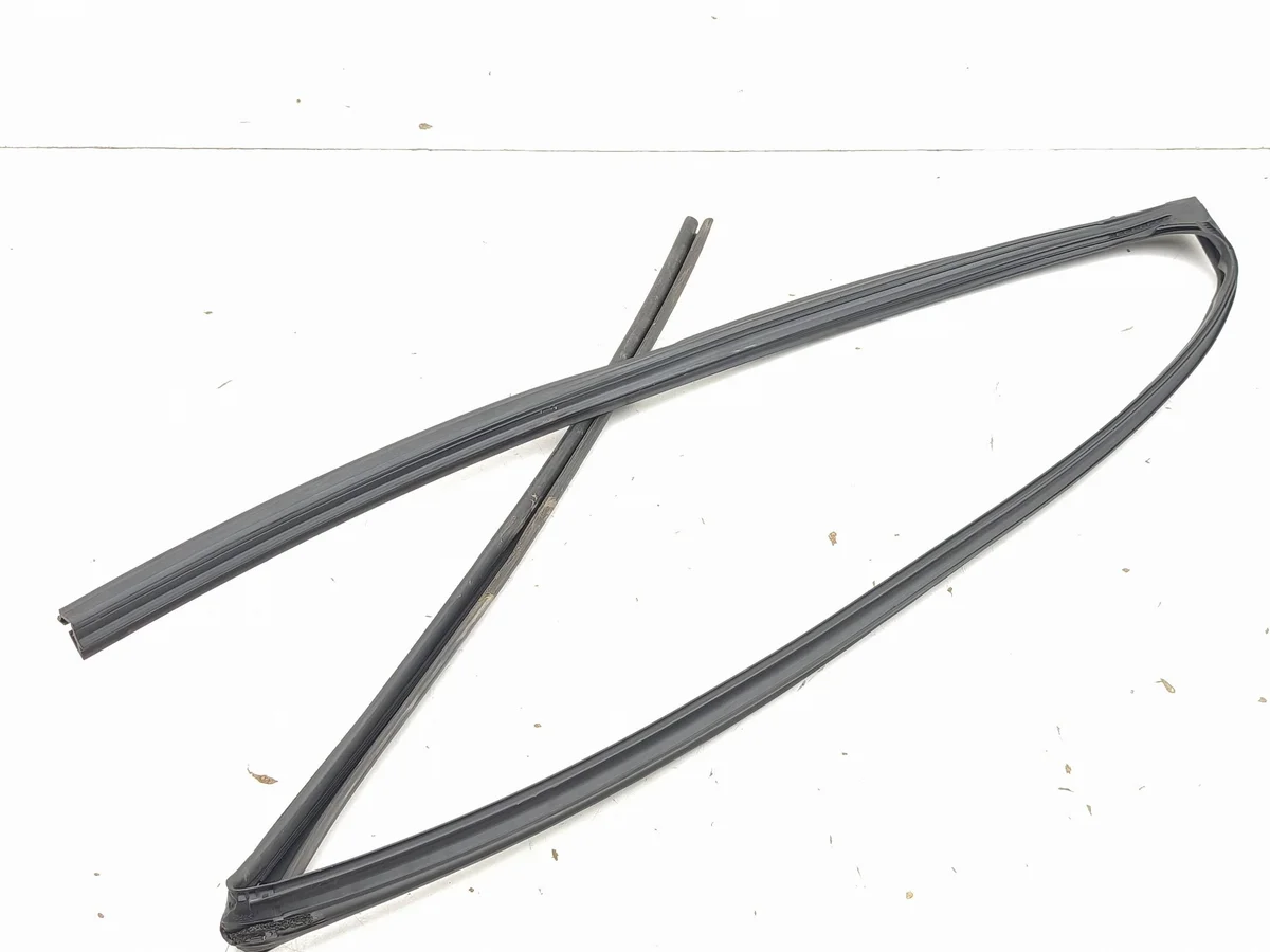 Joint de vitre de porte avant Toyota Corolla E210 6815102380 image 4