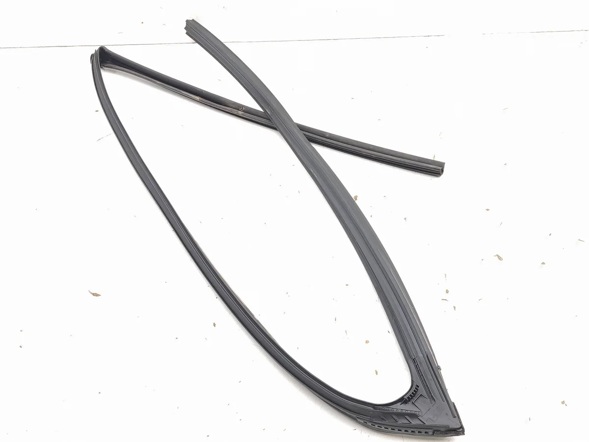Joint de vitre de porte avant Toyota Corolla E210 6815102380 image 5