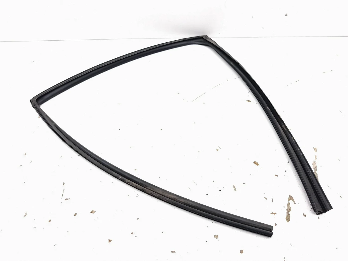 Joint de vitre de porte arrière Toyota Corolla E210 AMD272518