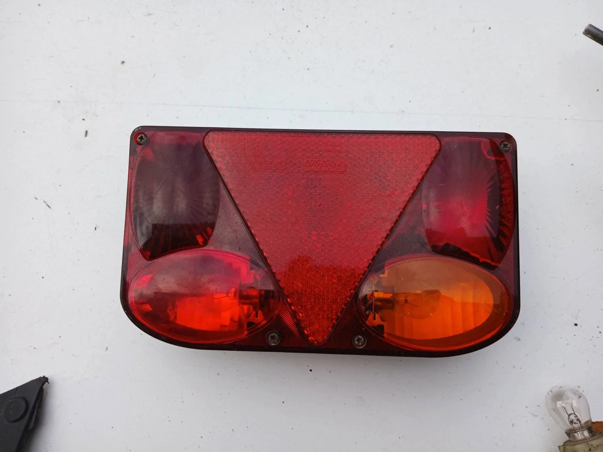 Luz trasera Peugeot 807 1524
