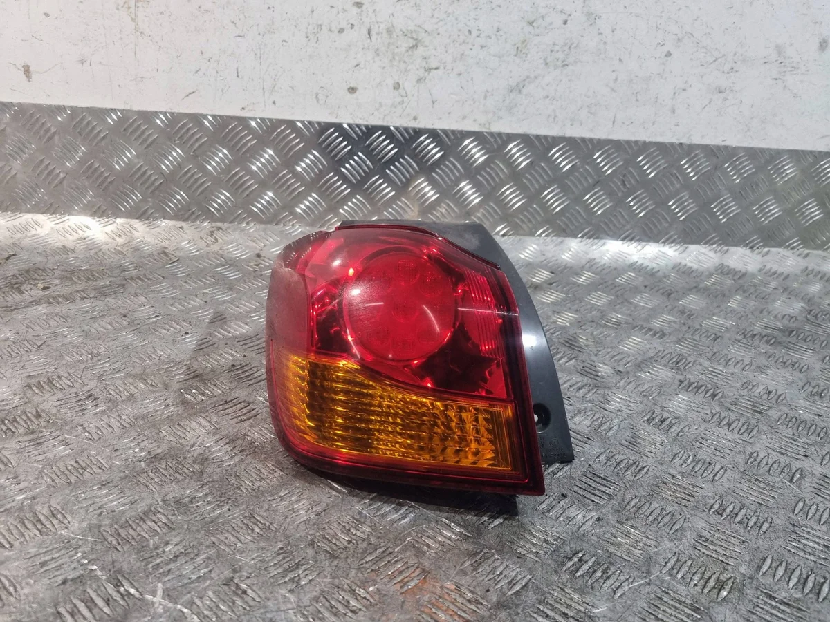Takavalaisin Mitsubishi ASX oikea A046040