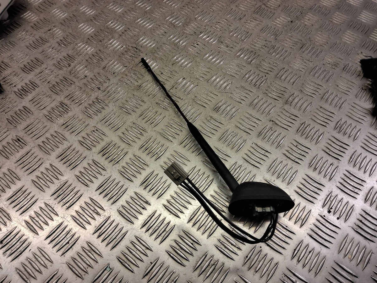 GPS-antenni (evä) Suzuki SX4 S-Cross SKE72671