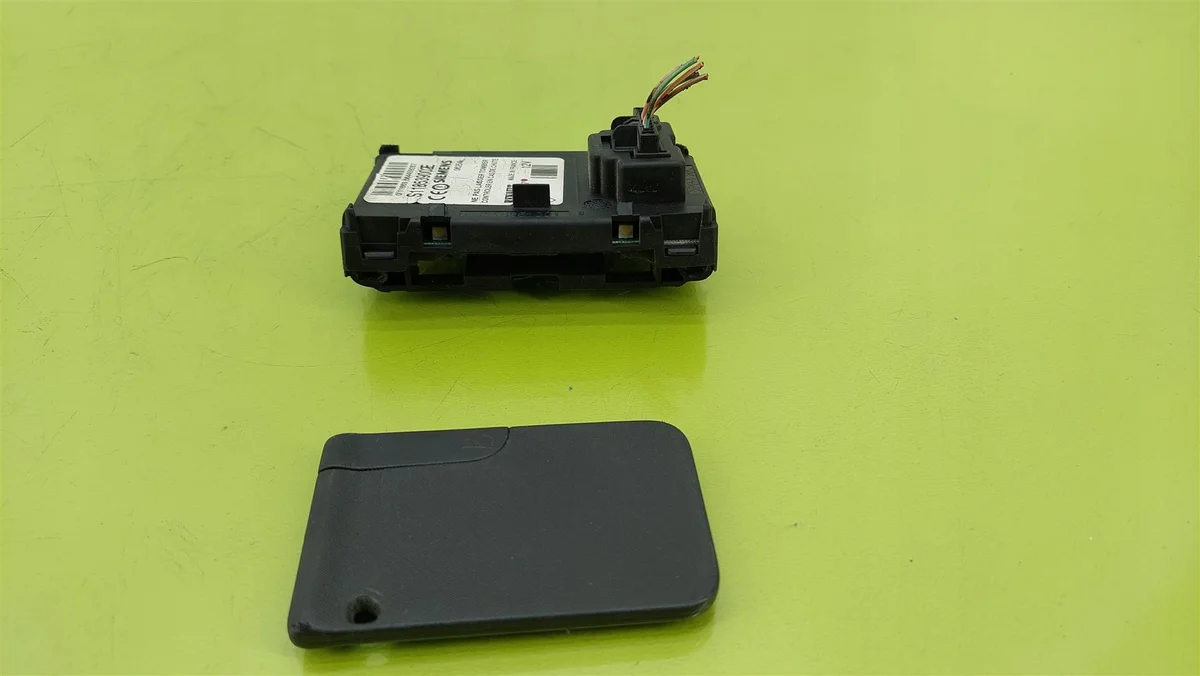 Lecteur de carte Renault Scenic II 8200125077