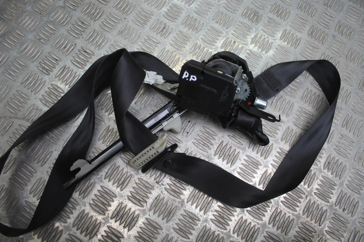 Ceinture sécurité droit avant Nissan Micra K12 098989