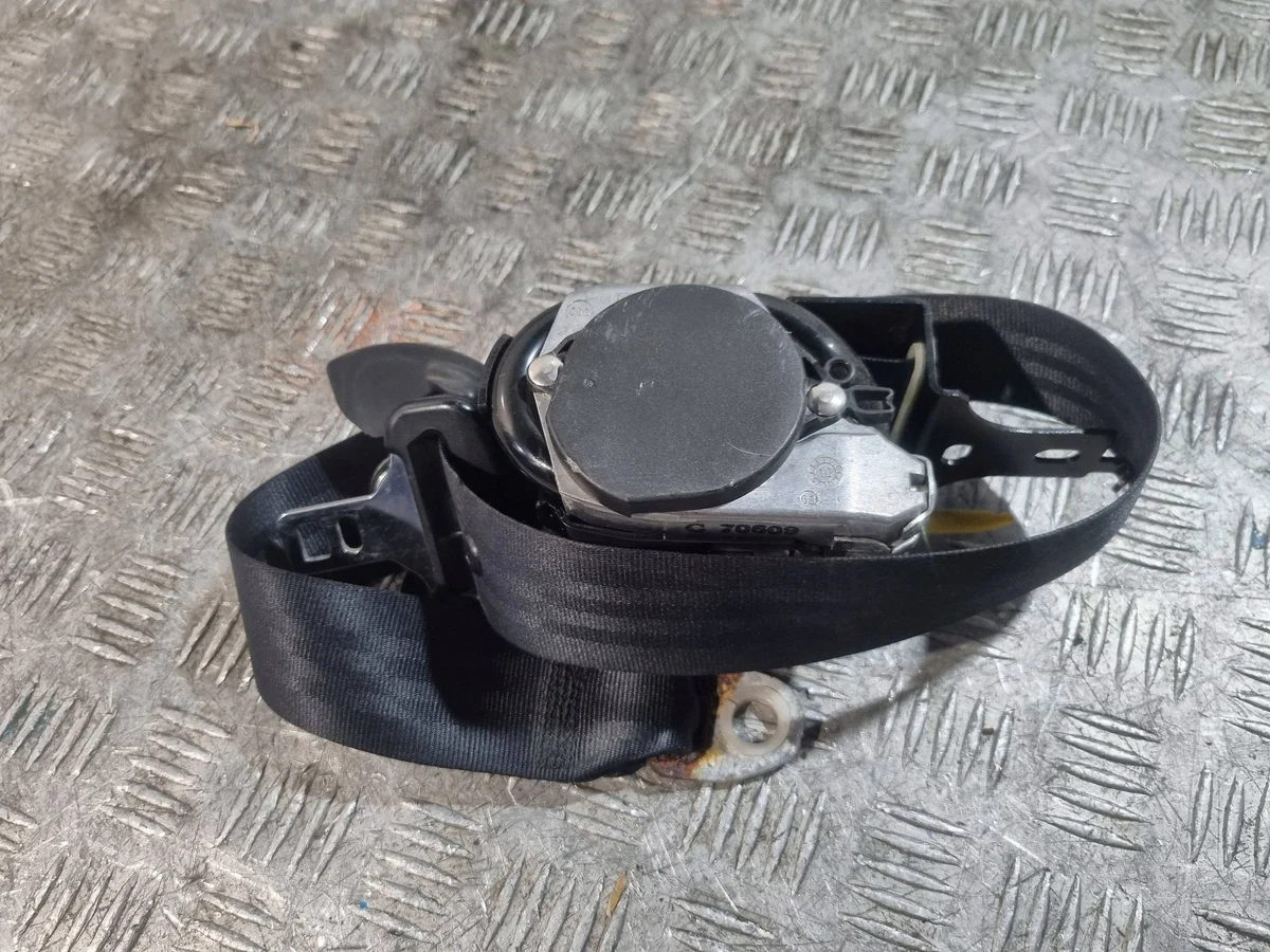 Ceinture de sécurité avant gauche Mitsubishi Outlander 607677300C