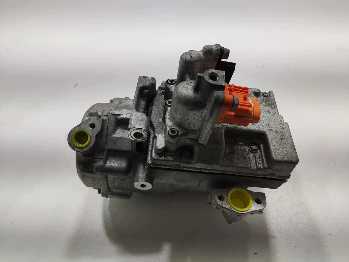 Compresseur de climatisation Renault Zoé 926008999R