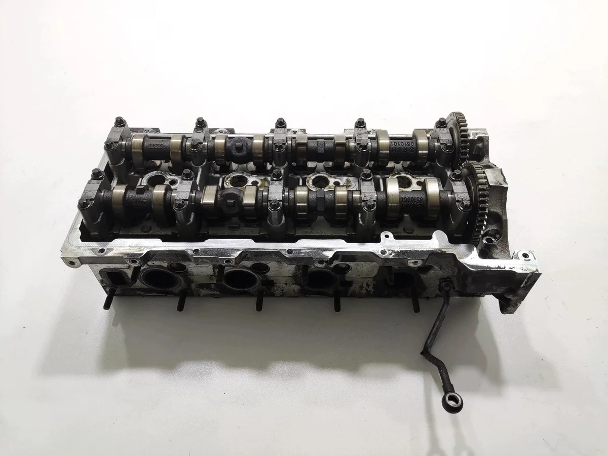 Sylinterikansi Mercedes Vito W639 2.2 CDI A6460101420