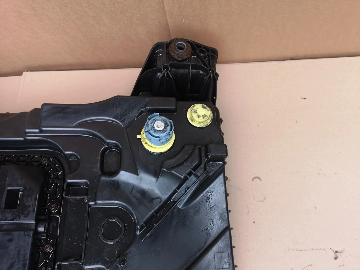 AdBlue Tank Citroen C4 Grand Picasso II 9818559280 image 3